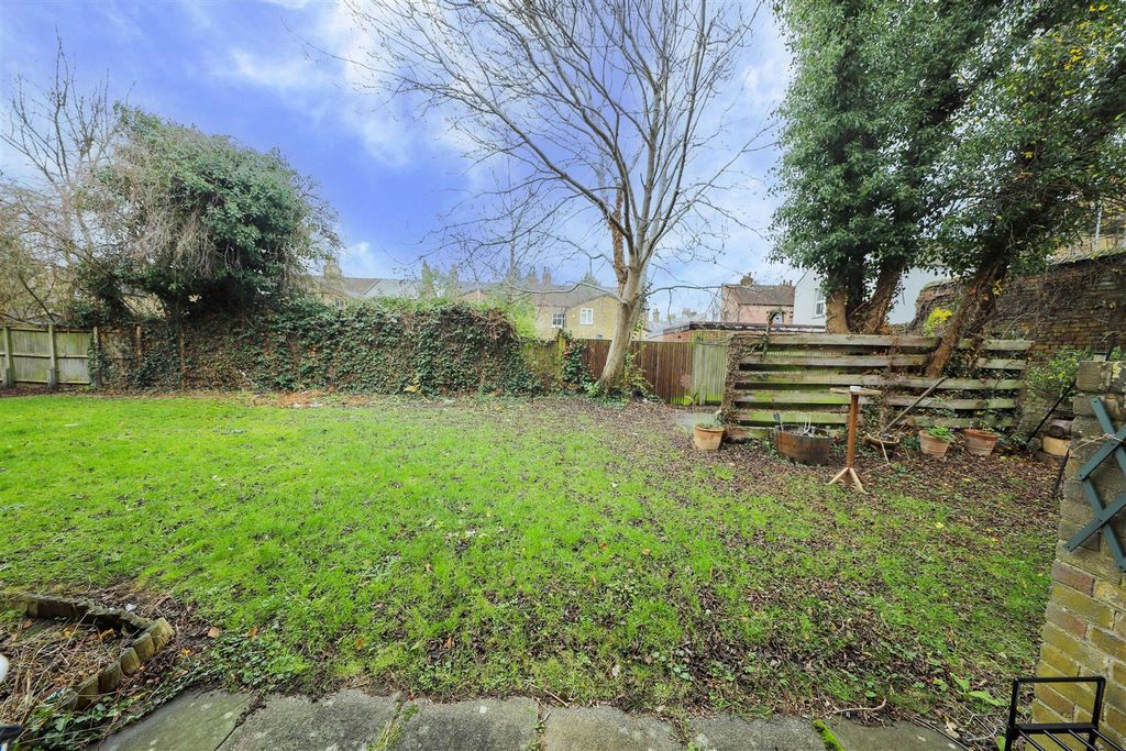 Property photo 2 of 7 Communal Garden