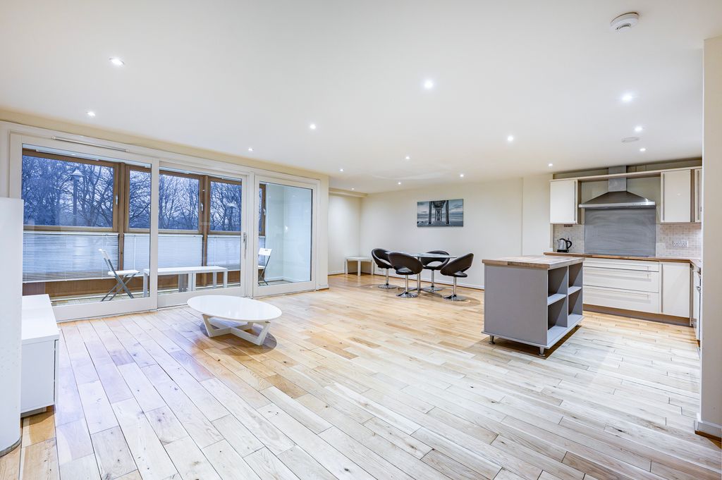 Property photo 2 of 34