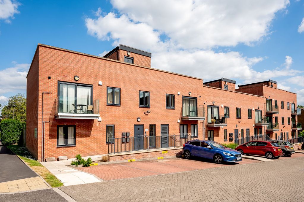 Property photo 1 of 25