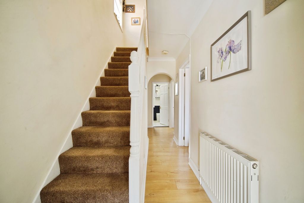 Property photo 2 of 17 Photo