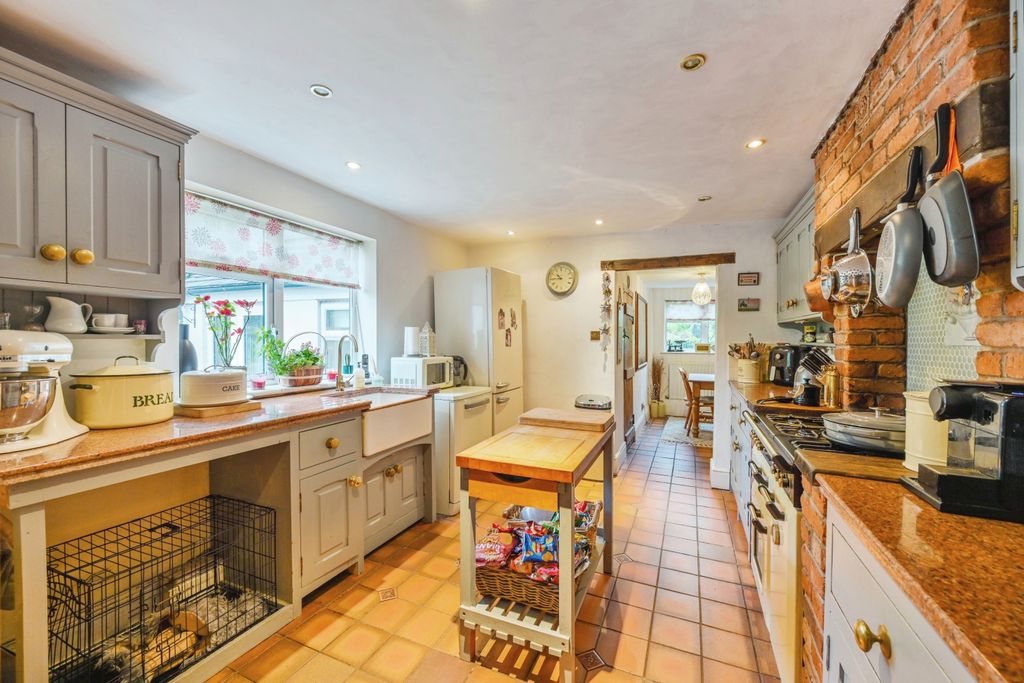 Property photo 3 of 15 Kitchen