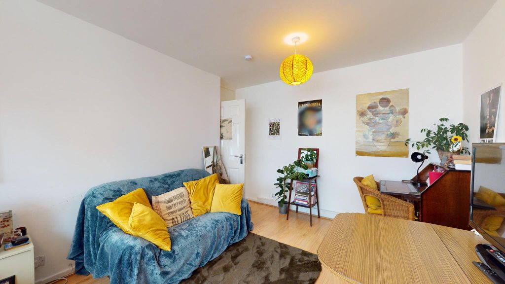 Property photo 1 of 11 Bedroom (Lounge)