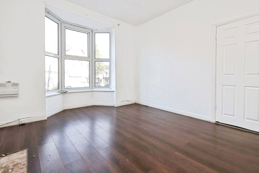 Property photo 2 of 17 Photo