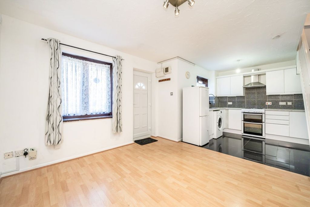 Property photo 3 of 6