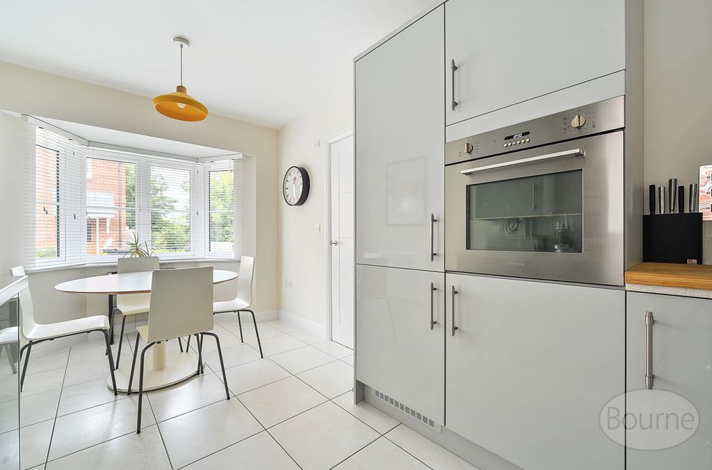 Property photo 3 of 18 c209Ac87-Afbb-454...