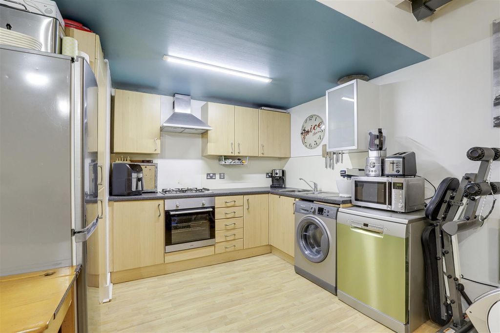 Property photo 3 of 11 04.Jpg