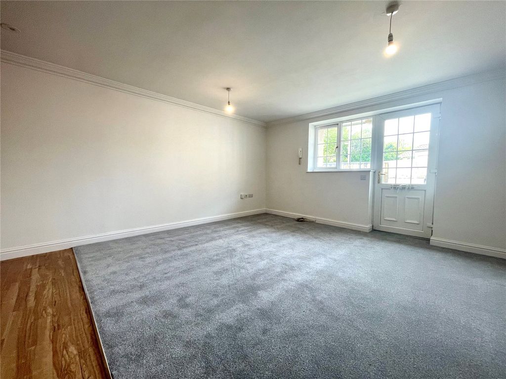 Property photo 3 of 8 Picture No. 06