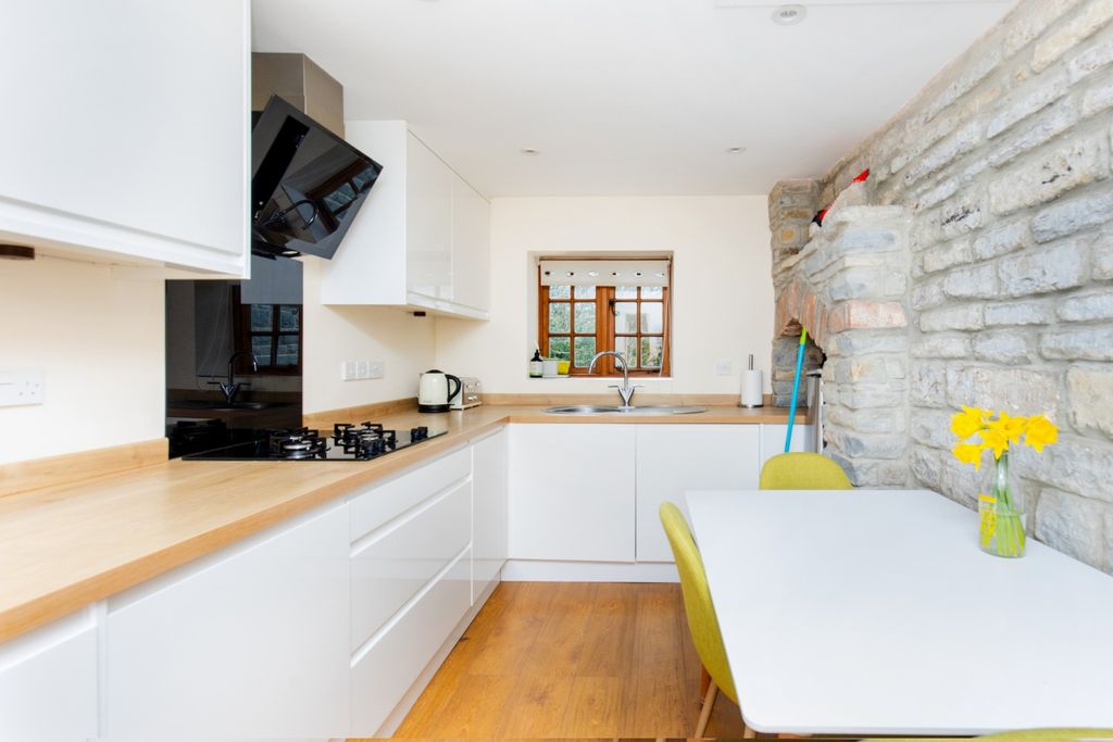 Property photo 2 of 8 2274112