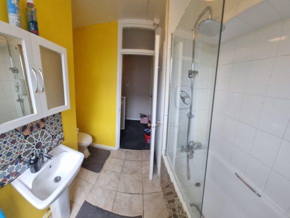 Property photo 2 of 4 Bathroom