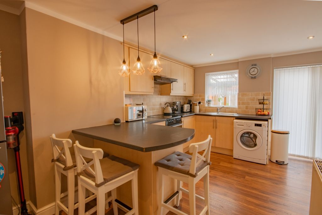 Property photo 2 of 16 Kitchen Diner