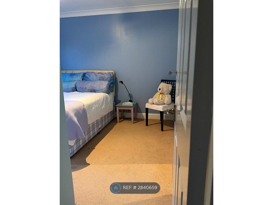 Property photo 2 of 16 Bedroom