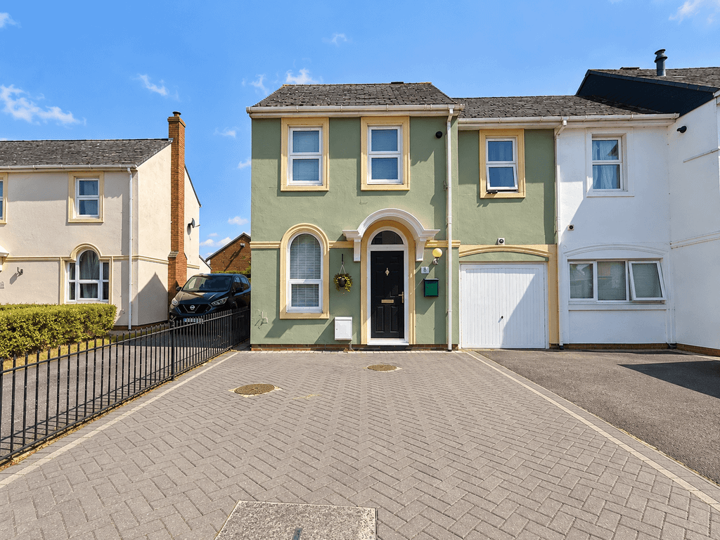 Property photo 1 of 15 3 Bed End Terrace House For Sale