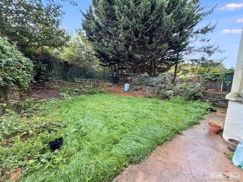 Property photo 3 of 15 Spacious Private Garden With Lawn And Patio Area...