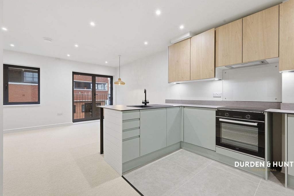 Property photo 2 of 33