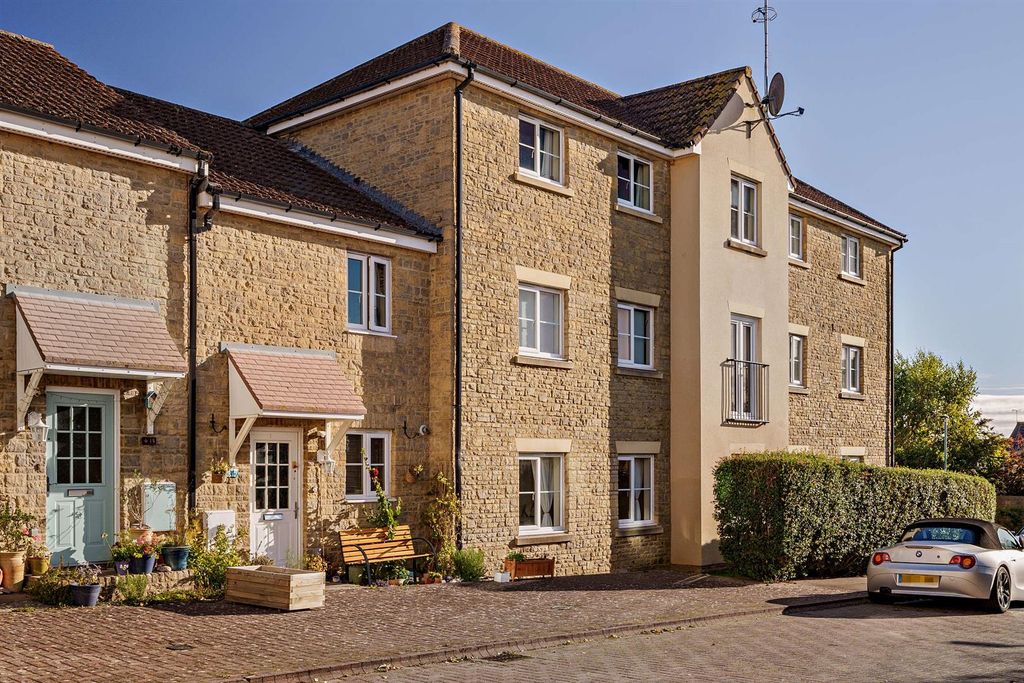 Property photo 1 of 12