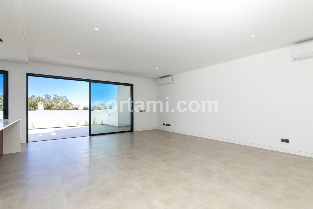 Property photo 2 of 52