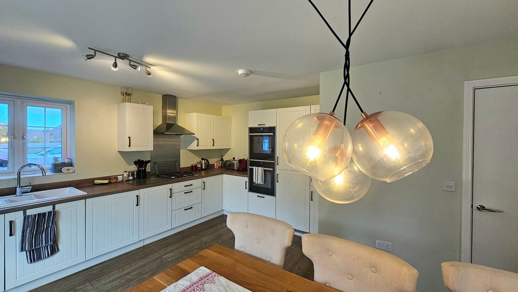 Property photo 3 of 19 Kitchen