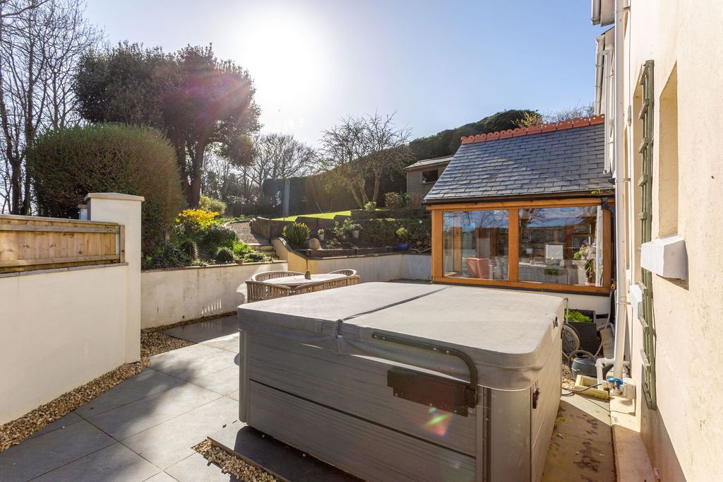 Property photo 2 of 51