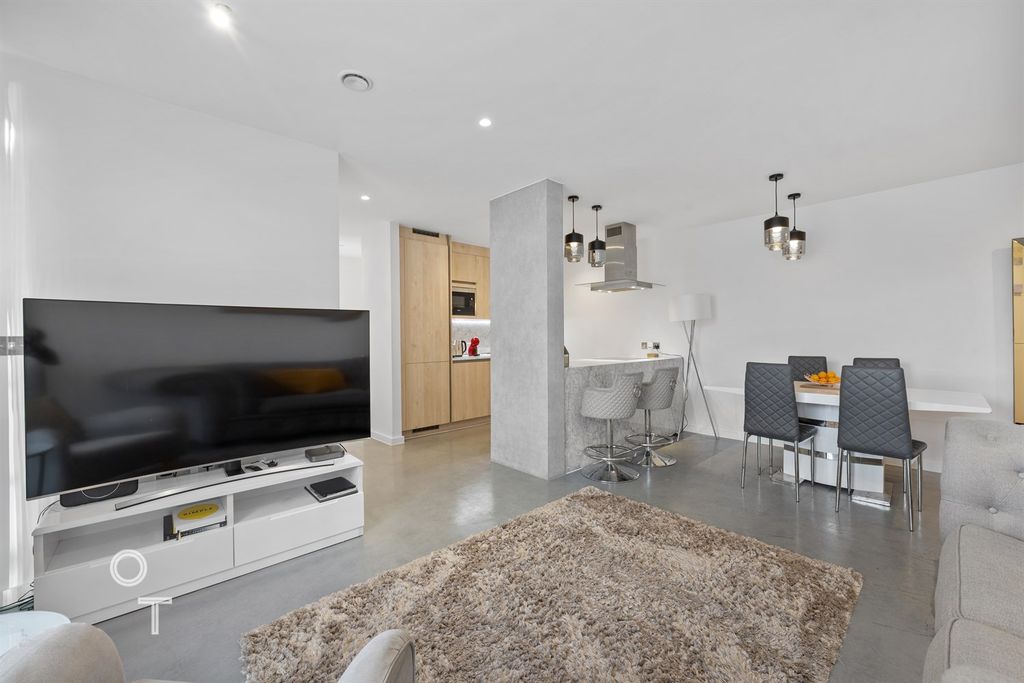 Property photo 2 of 12 Open Plan