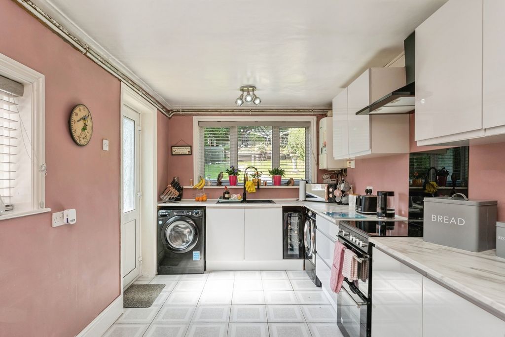 Property photo 3 of 19 Pbox-Img.Jpg