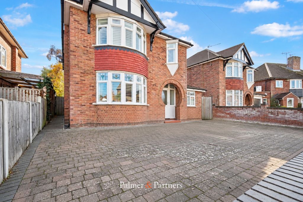 Property photo 1 of 18 External