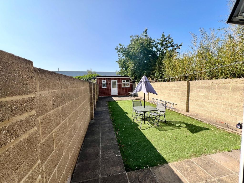 Property photo 2 of 21