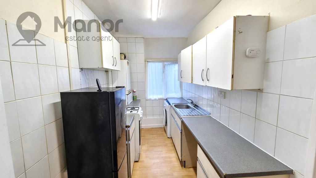Property photo 2 of 14 Kitchen