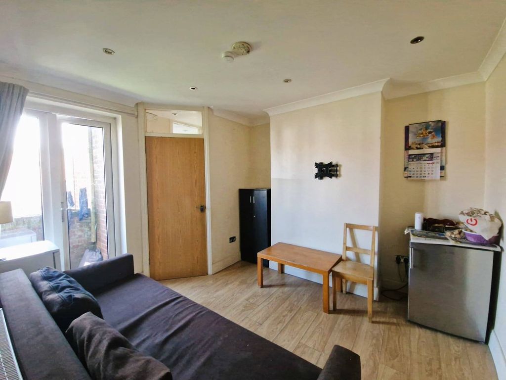 Property photo 2 of 7 Gallery