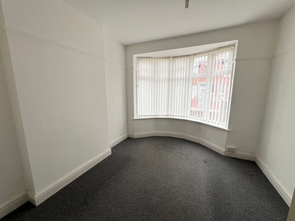 Property photo 2 of 14 Living Room Porthcawl Cf36