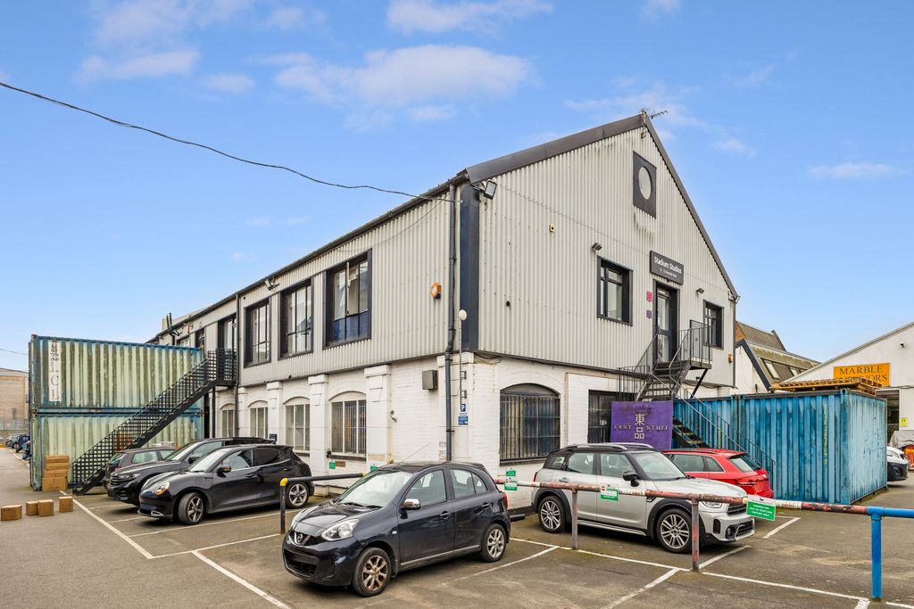 Property photo 1 of 6