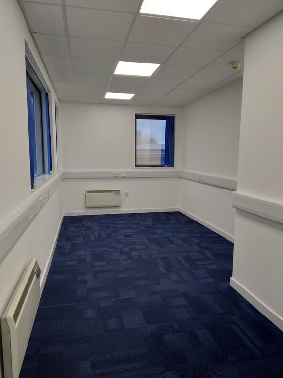 Property photo 2 of 13 Unit 604 To Let