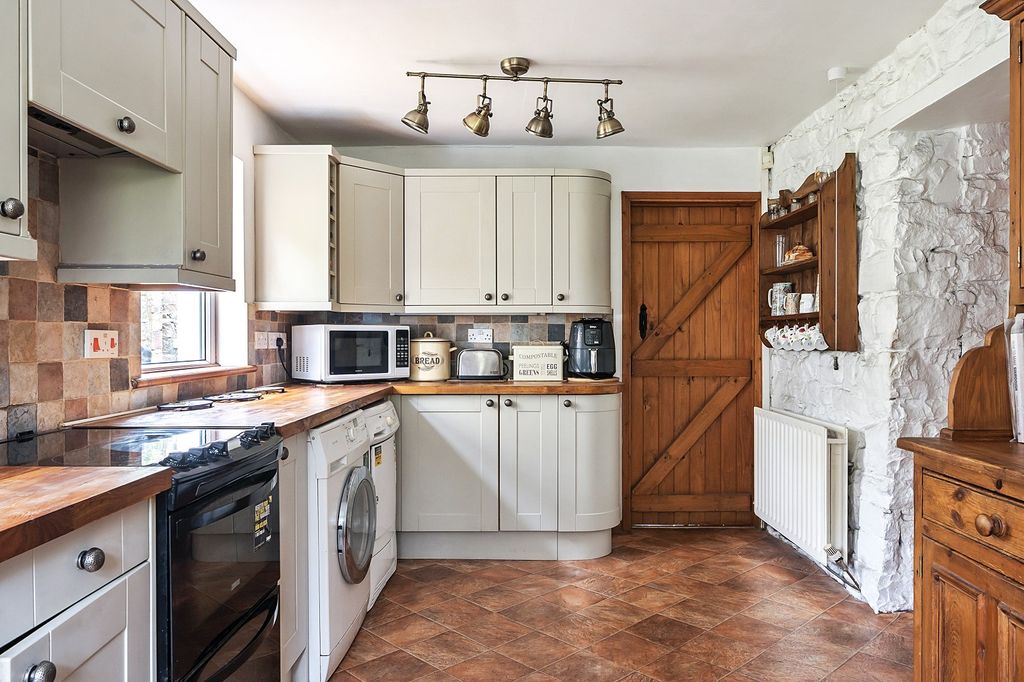 Property photo 3 of 28 Kitchen