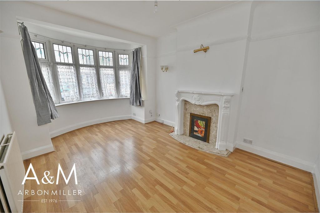 Property photo 3 of 11 2.Jpg