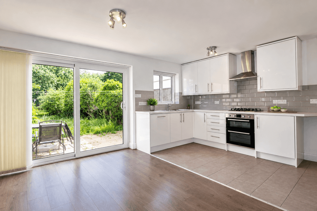 Property photo 1 of 10 Robin Hood Way, Greenford, Middlesex Ub6