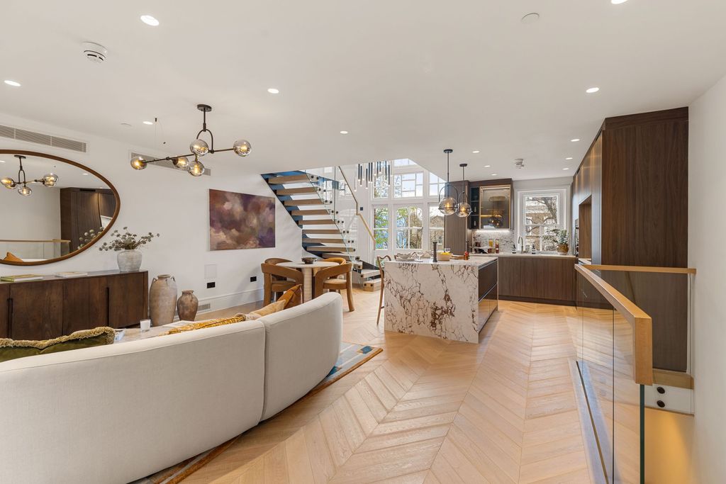 Property photo 2 of 25