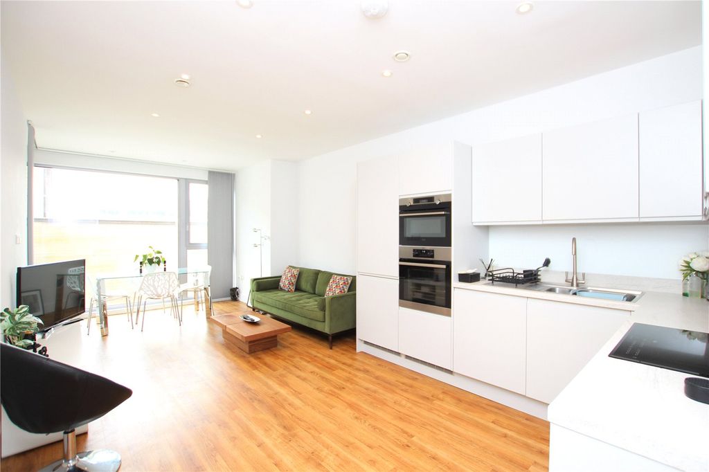 Property photo 1 of 13 Lounge/Kitchen