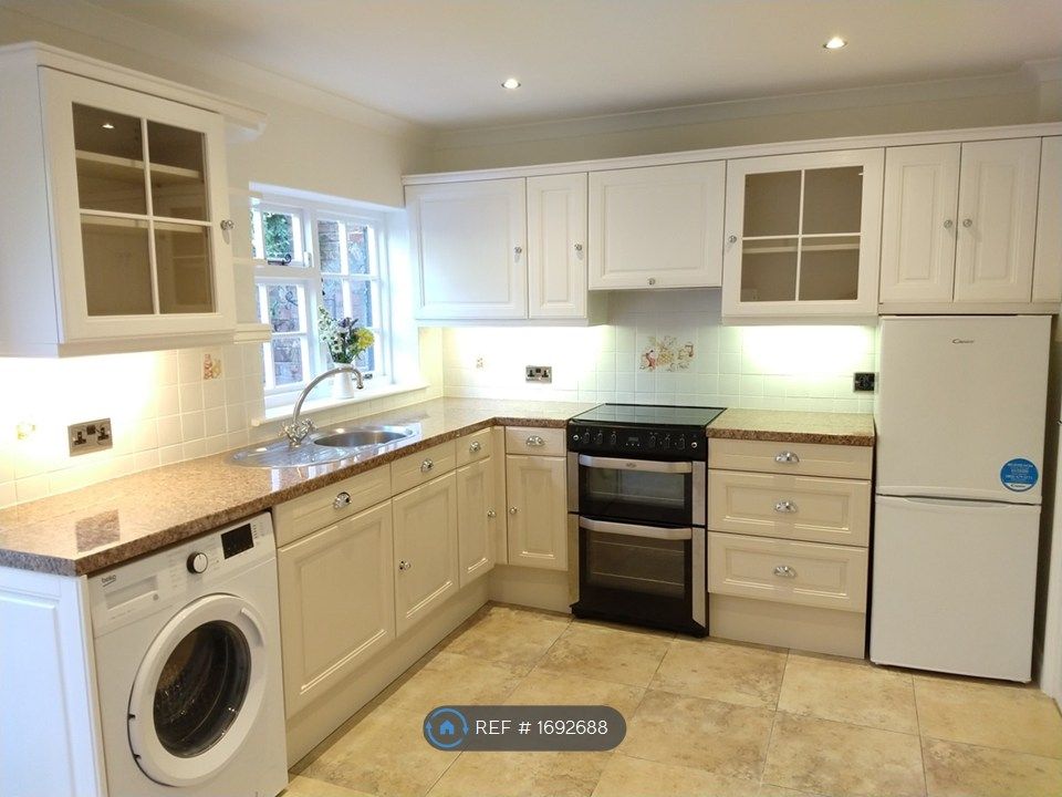 Property photo 1 of 23 Dining Kitchen