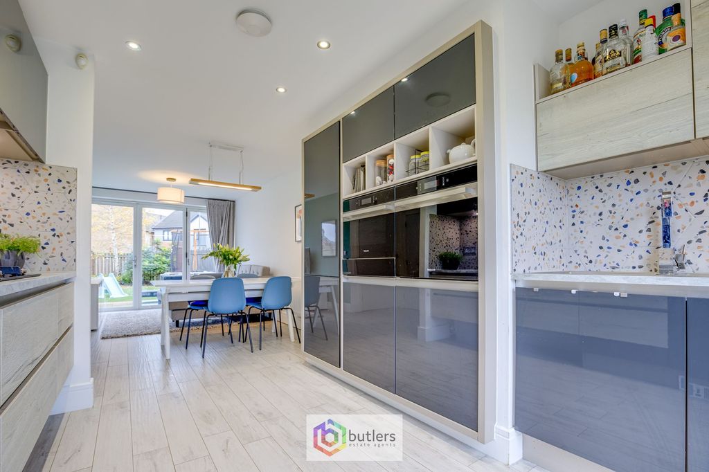 Property photo 2 of 36