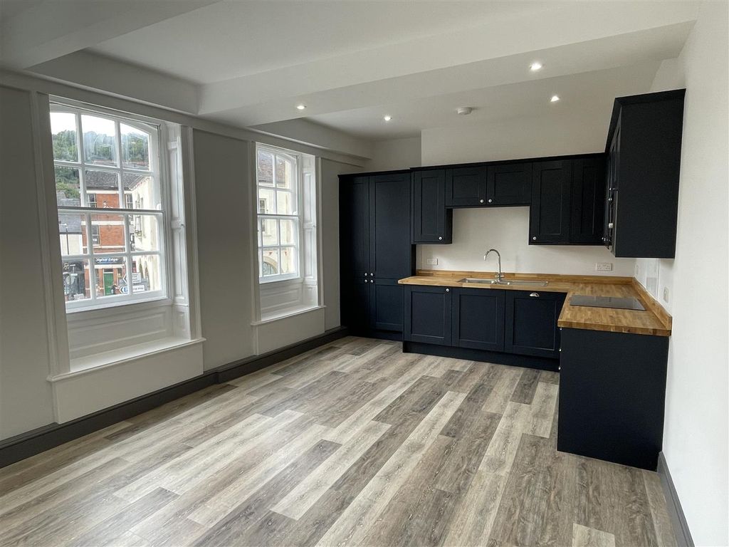 Property photo 2 of 16 Kitchen/Lounge/Diner