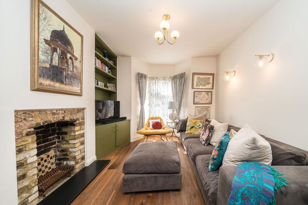 Property photo 2 of 11