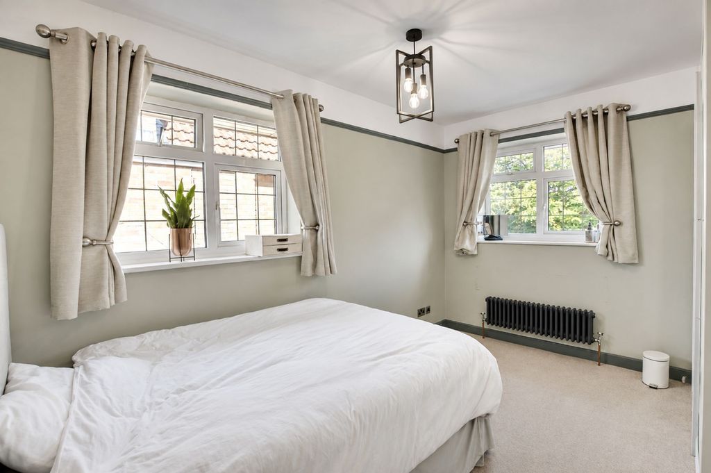Property photo 3 of 48