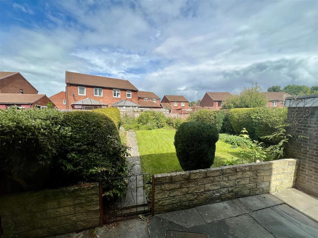 Property photo 2 of 12 Externally