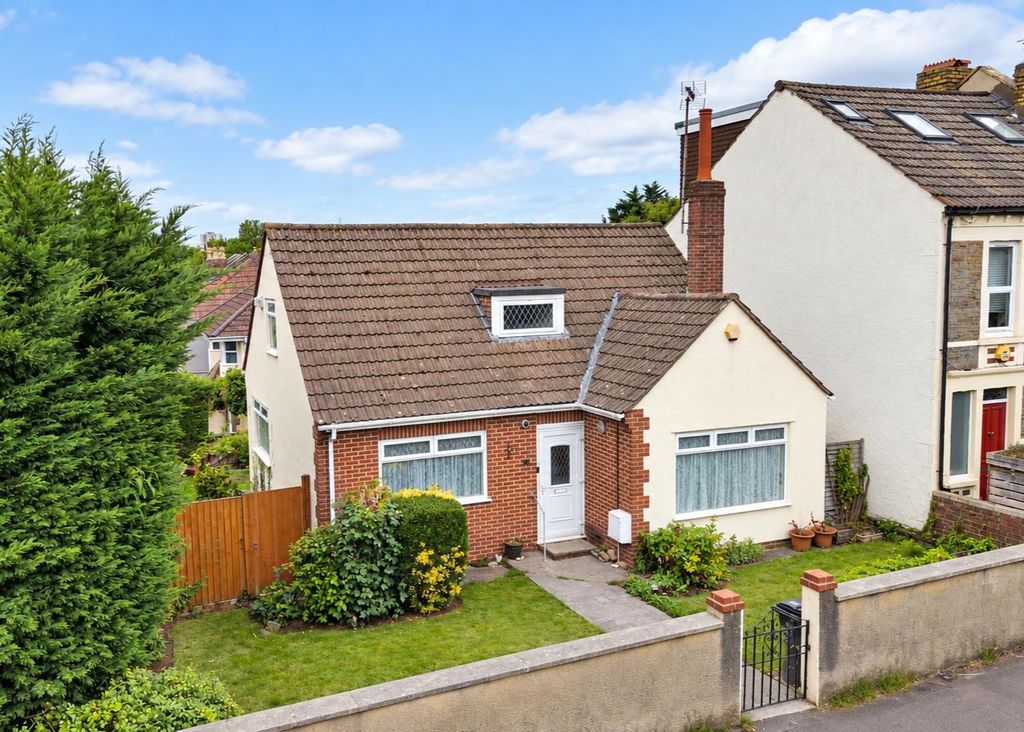 Property photo 1 of 14 1 - 3 Bedroom Detached Bungalow.Png