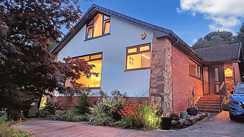 Property photo 2 of 34