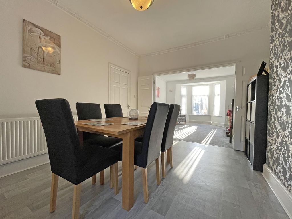 Property photo 3 of 16 St Levan Road 142 - Dining Room.Jpg