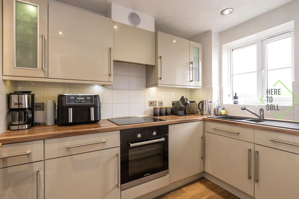 Property photo 3 of 15 Bren Court, Colgate Place, Enfield, En3