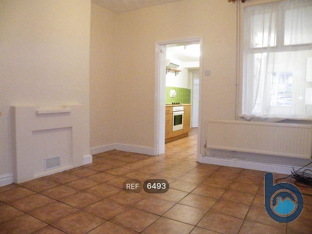 Property photo 3 of 14 Dining Room