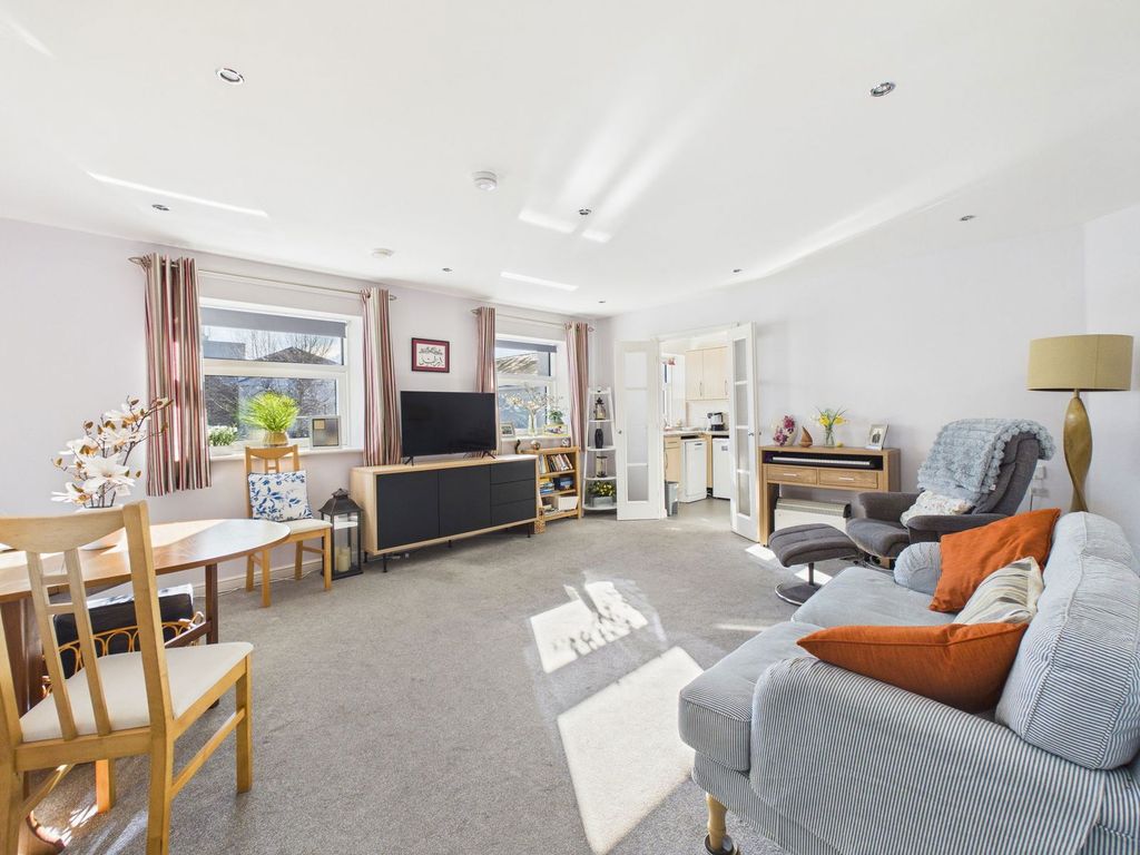 Property photo 2 of 11