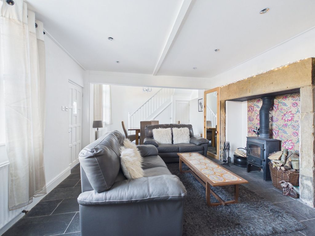 Property photo 2 of 21 Living Room