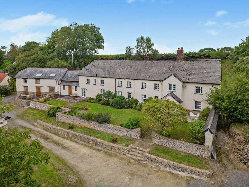 Property photo 1 of 27 Hole Farm